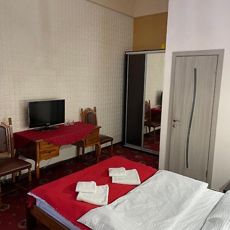 Mini Hotel Central Park Lviv Exterior photo