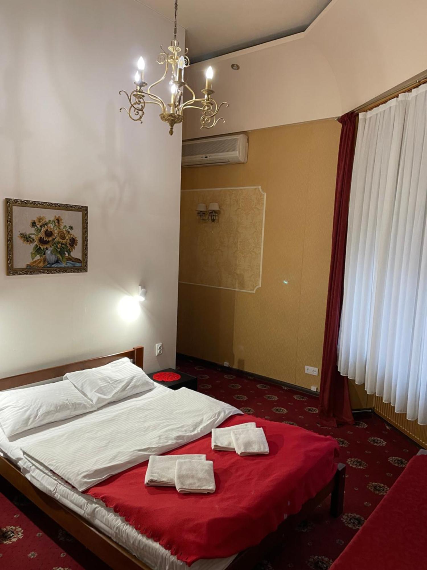 Mini Hotel Central Park Lviv Exterior photo