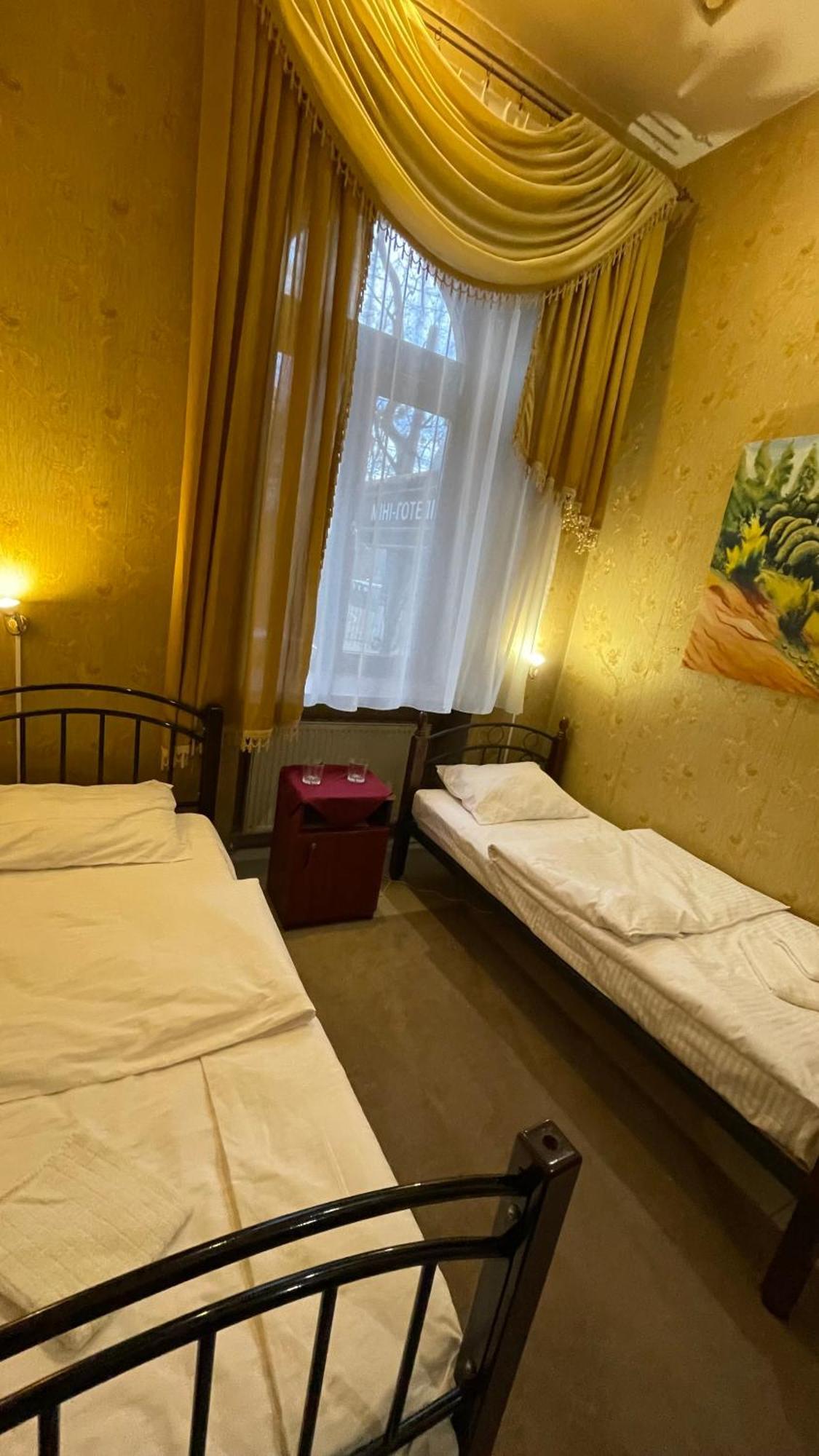 Mini Hotel Central Park Lviv Exterior photo
