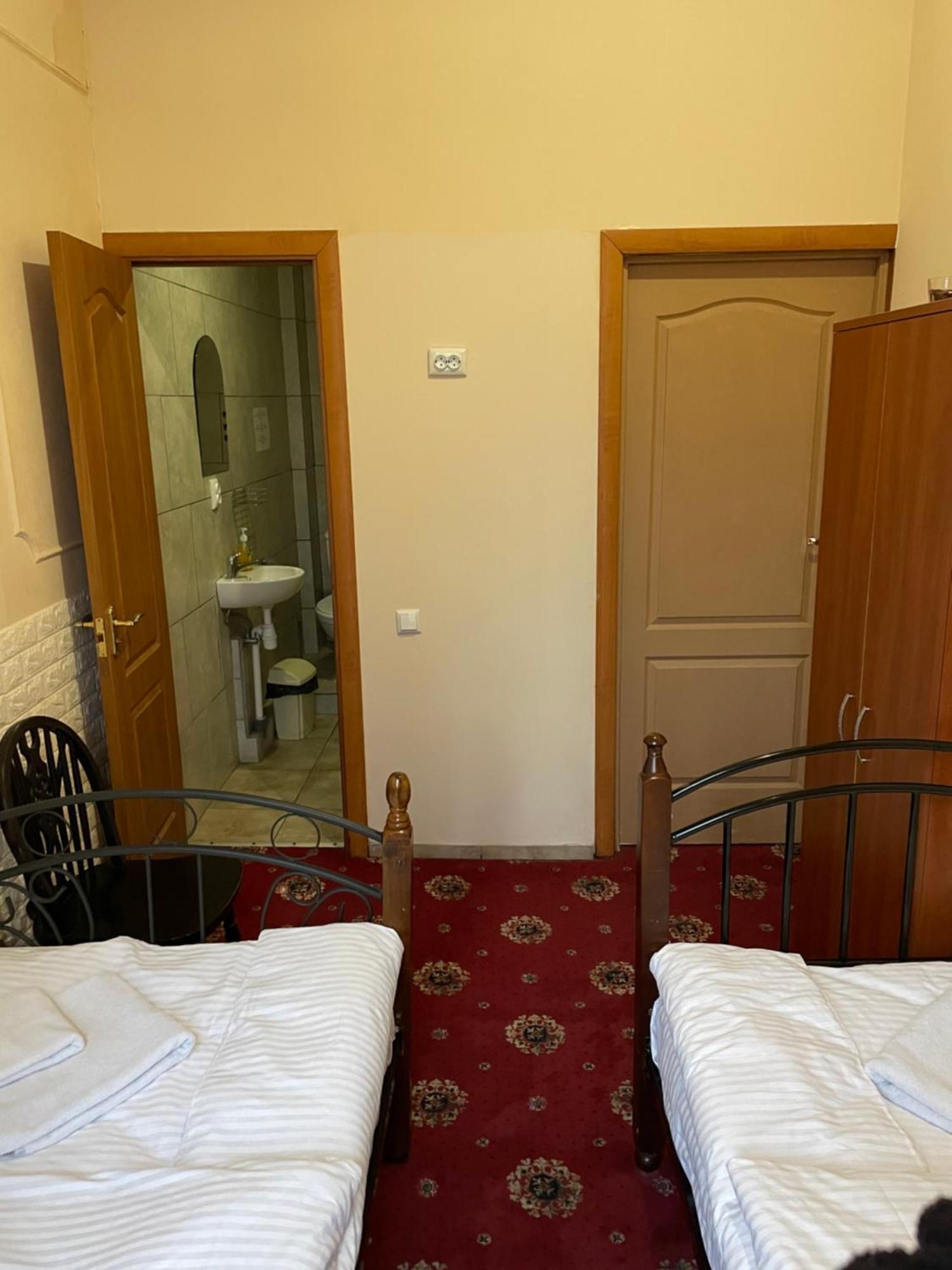 Mini Hotel Central Park Lviv Exterior photo